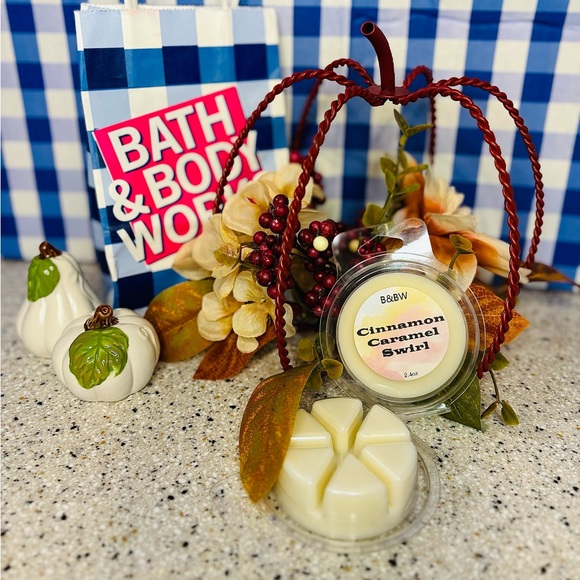 Bath and Body Works Wax Melts Cinnamon Caramel Swirl - Picture 1 of 5